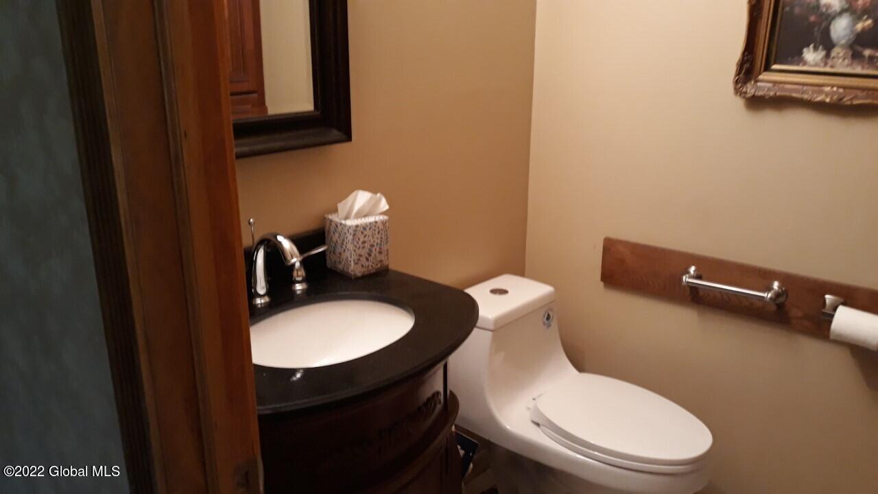 8 Pheasant Ridge Drive Colonie, NY 12211 - Photo 14 of 22 Bathroom