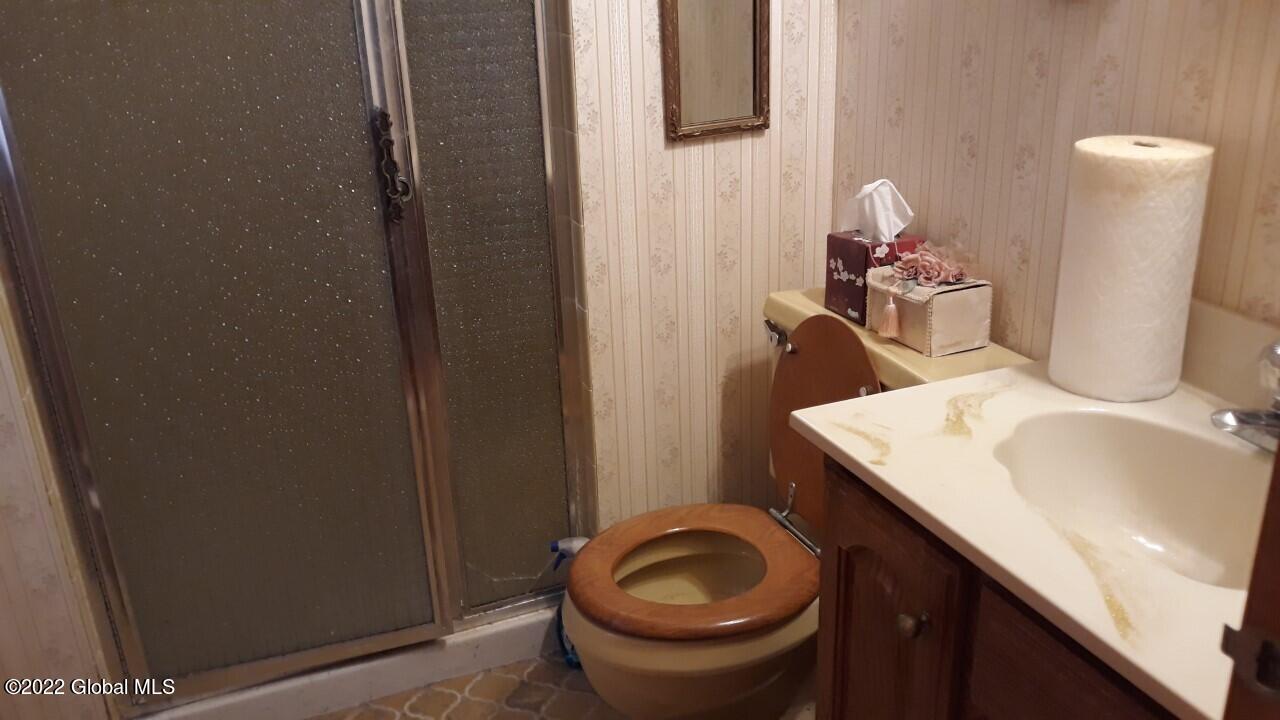 8 Pheasant Ridge Drive Colonie, NY 12211 - Photo 15 of 22 Bathroom