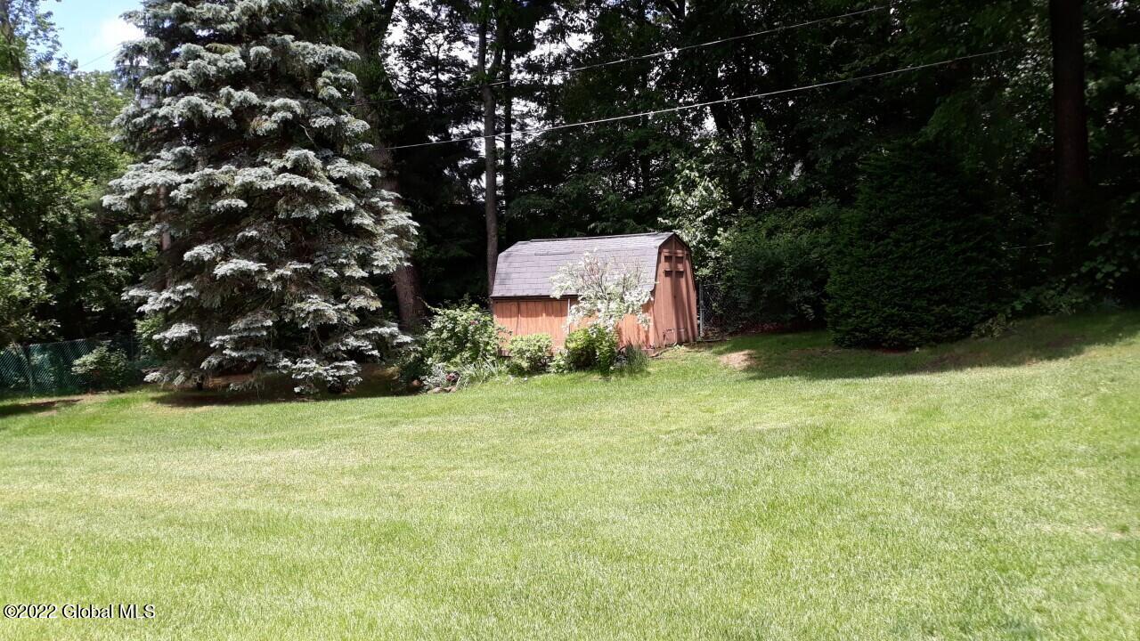 8 Pheasant Ridge Drive Colonie, NY 12211 - Photo 5 of 22 Shed