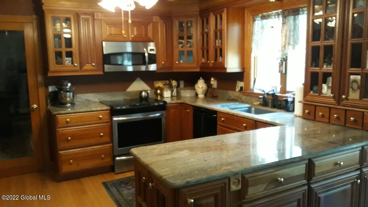 8 Pheasant Ridge Drive Colonie, NY 12211 - Photo 6 of 22 Kitchen
