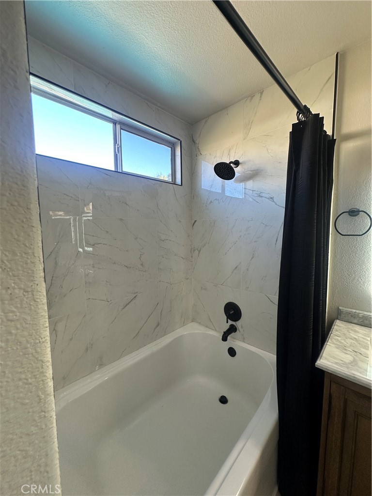 29652 Chandler Road Highland, CA 92346 - Photo 13 of 22 a bathroom with a bathtub