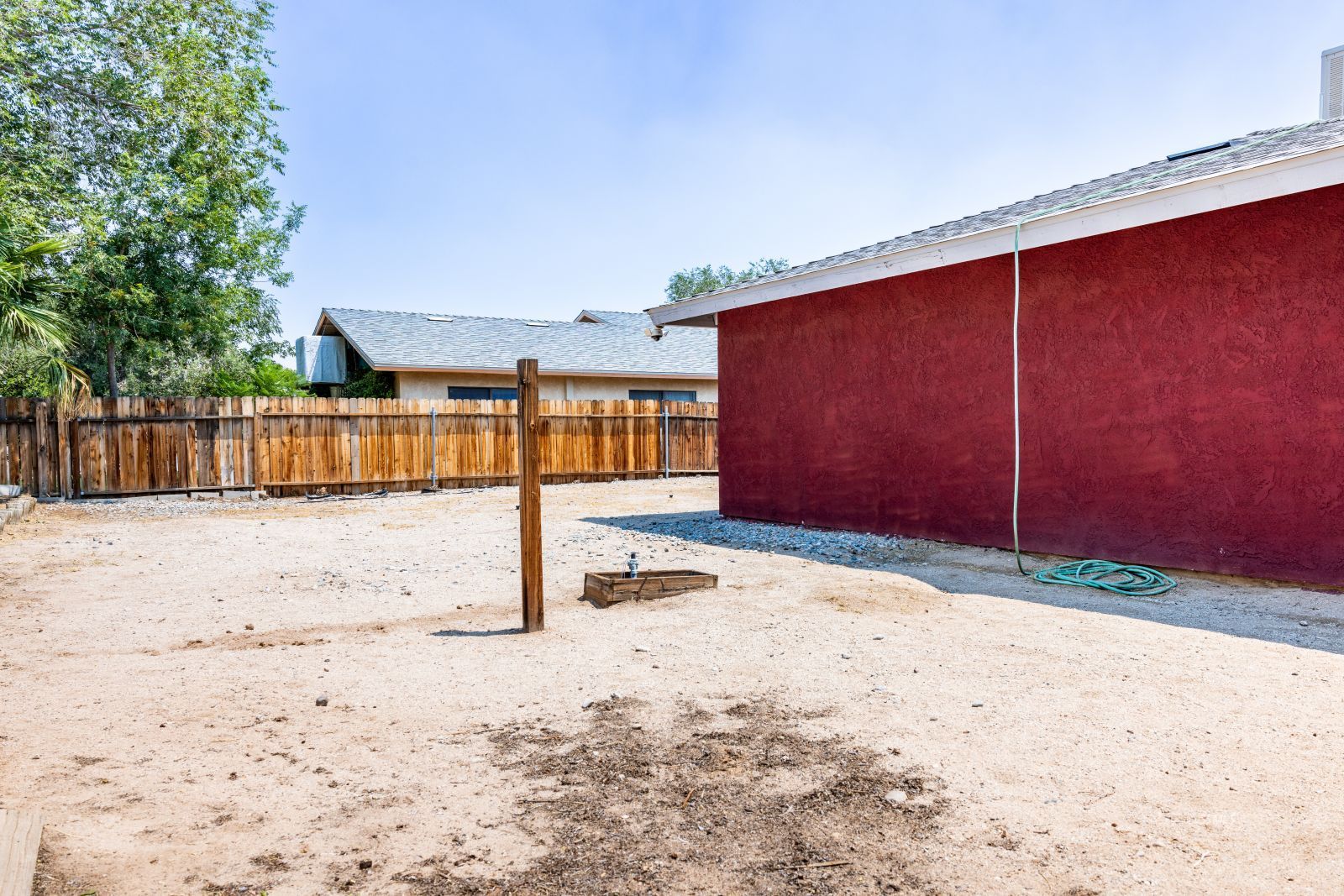 421 South Lincoln Street Ridgecrest, CA 93555 - Photo 27 of 28 a view of a backyard of the house