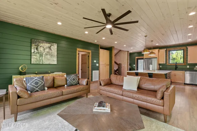 $1,350,000 | 906 Saddle Crk Way, Sevierville, TN 37862