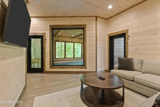 $1,350,000 | 906 Saddle Crk Way, Sevierville, TN 37862