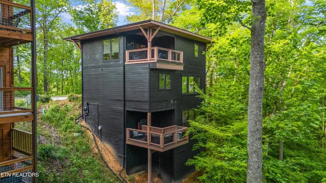 $1,350,000 | 906 Saddle Crk Way, Sevierville, TN 37862