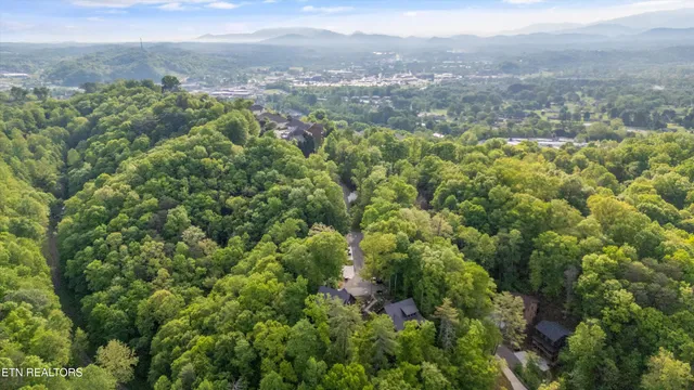 $1,350,000 | 906 Saddle Crk Way, Sevierville, TN 37862