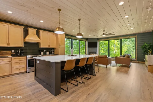 $1,350,000 | 906 Saddle Crk Way, Sevierville, TN 37862