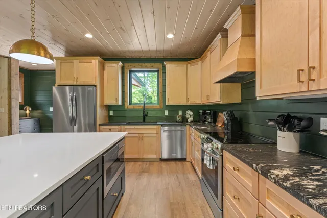 $1,350,000 | 906 Saddle Crk Way, Sevierville, TN 37862