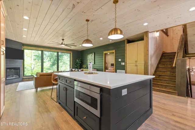 $1,350,000 | 906 Saddle Crk Way, Sevierville, TN 37862