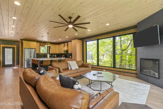 $1,350,000 | 906 Saddle Crk Way, Sevierville, TN 37862