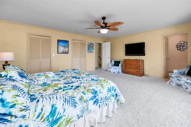 a picture of a room with a floor plan