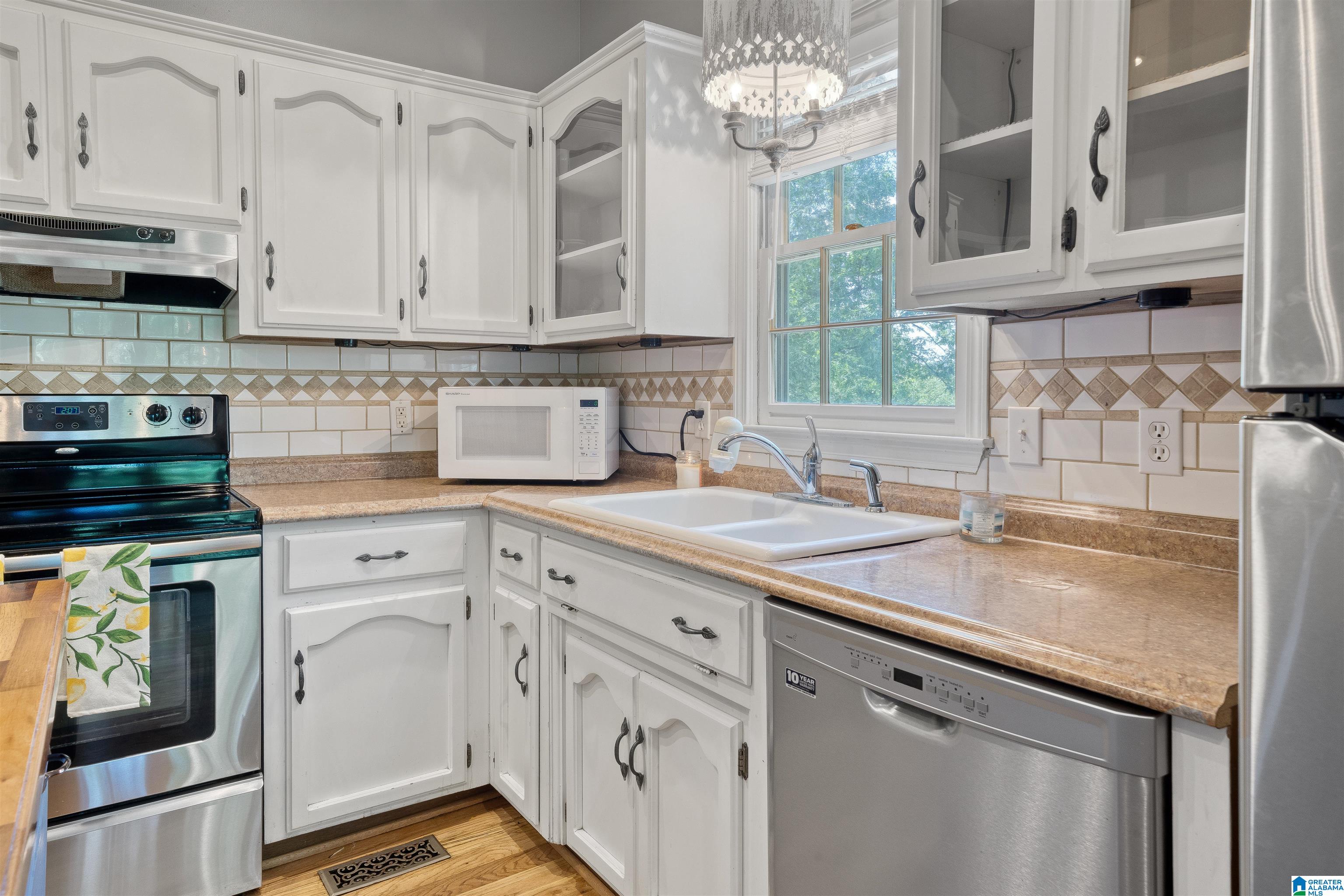 897 Mountain Ridge Drive Birmingham, AL 35209 - Photo 4 of 42