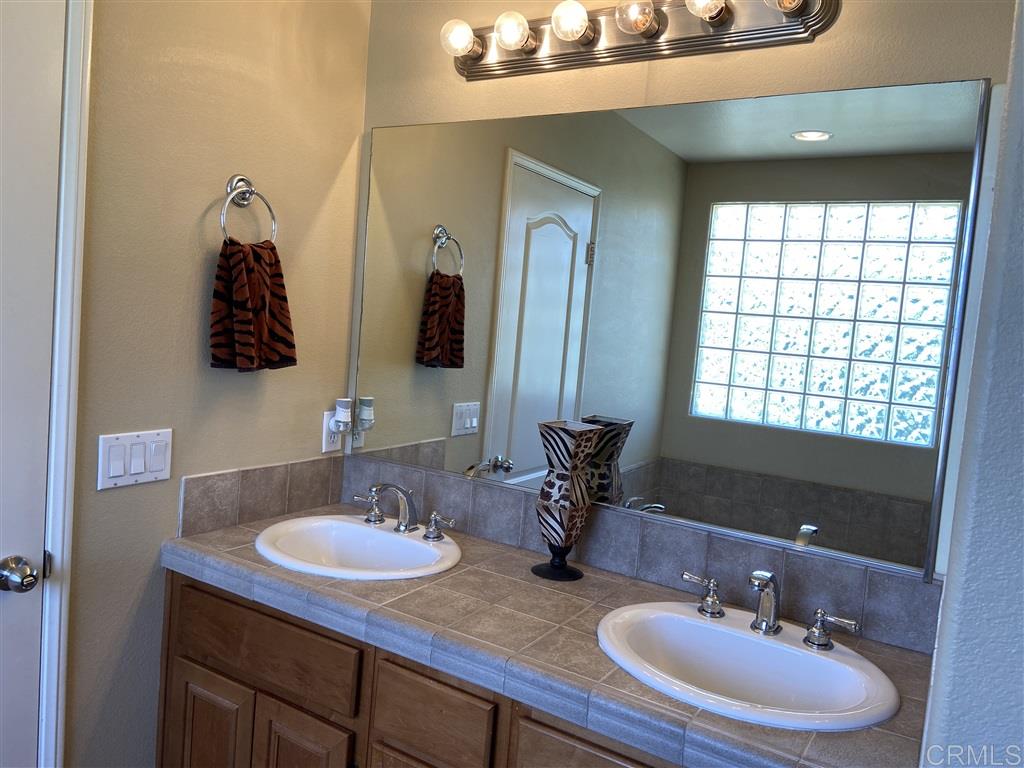 12715 Oak Knoll Road Poway, CA 92064 - Photo 10 of 25