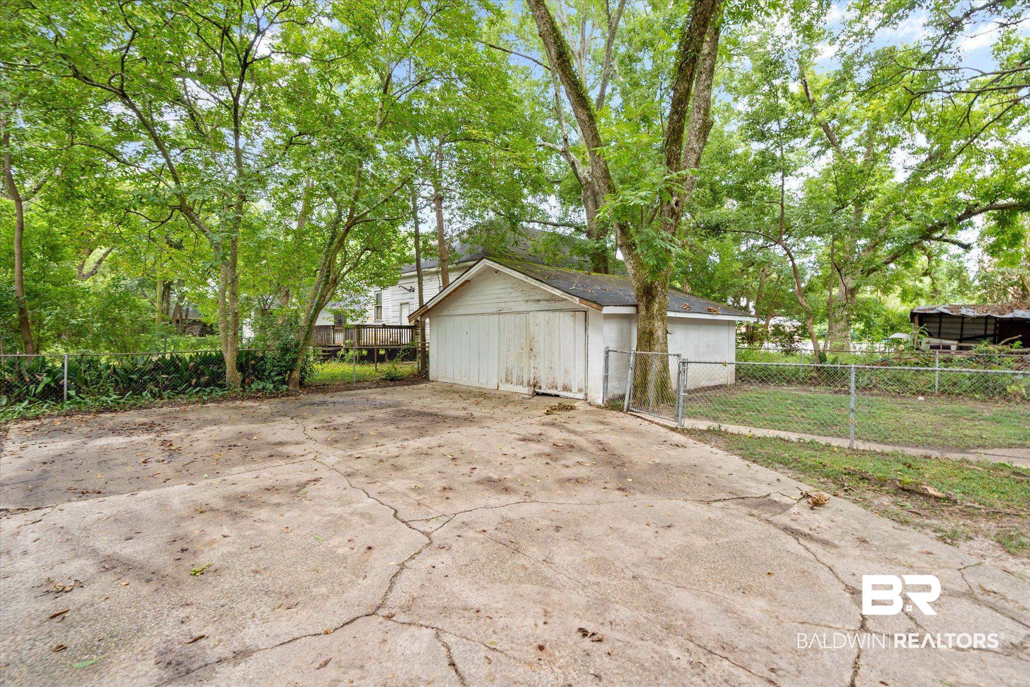 2561 Spring Hill Avenue Mobile, AL 36607 - Photo 18 of 23