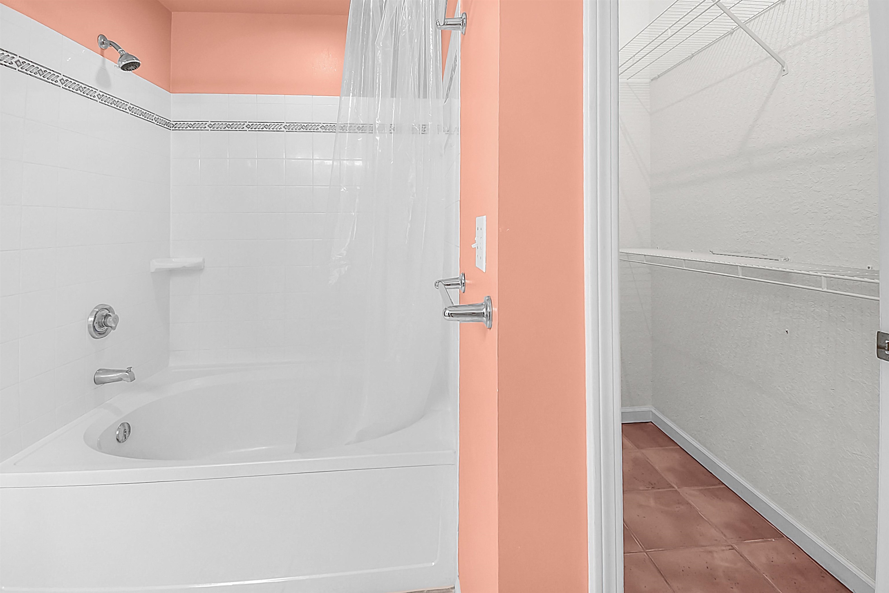 2221 Vista Cove Road St. Augustine, FL 32084 - Photo 17 of 30 a bathroom with a bathtub