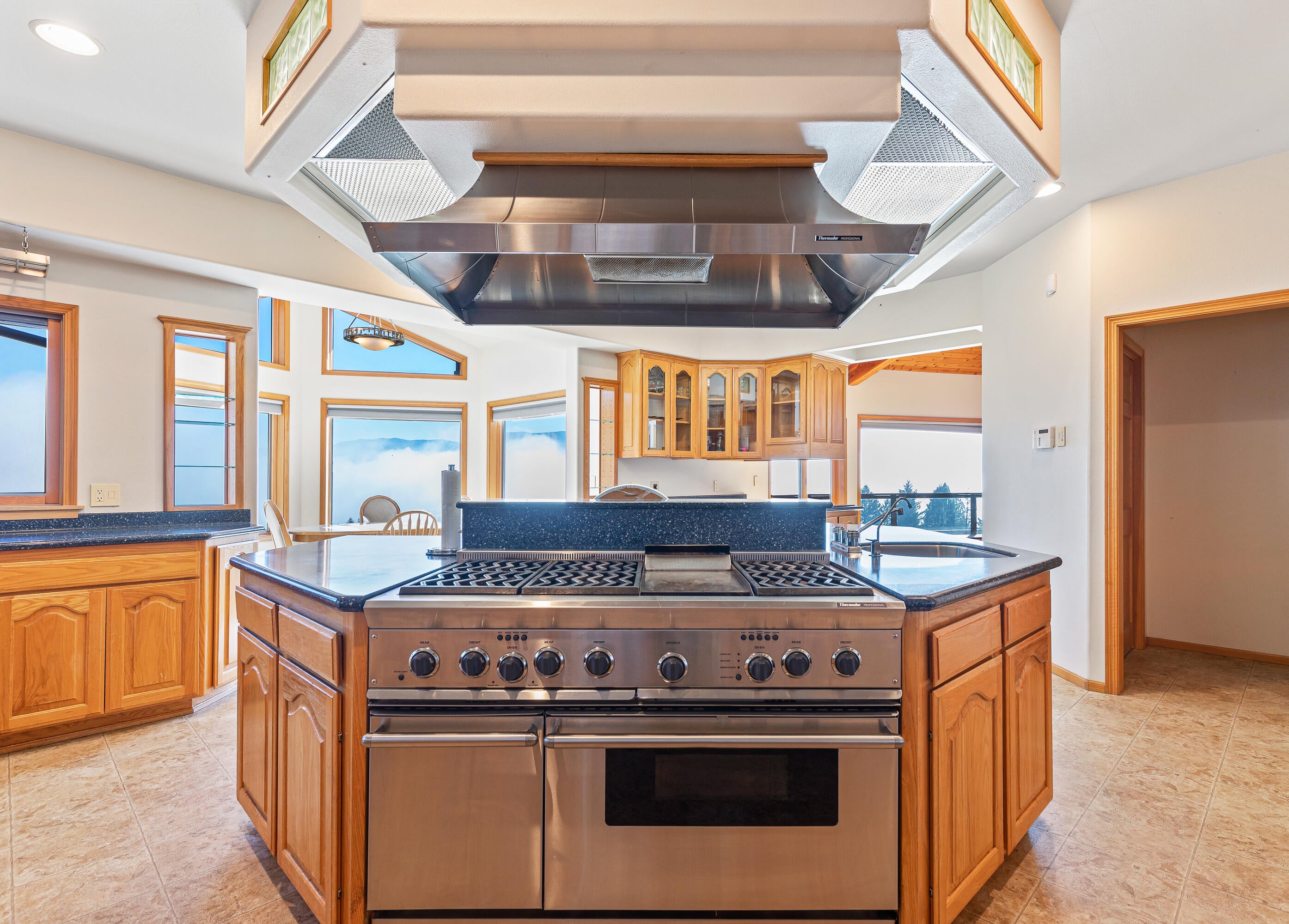 6380 Tunnel Loop Road Grants Pass, OR 97526 - Photo 24 of 83 Kitchen