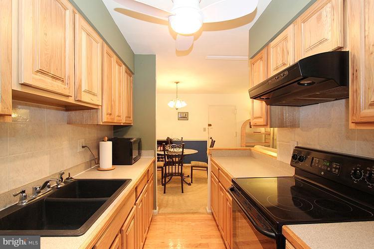 5905 Noblestown Road, Unit E Springfield, VA 22152 - Photo 3 of 26 Kitchen