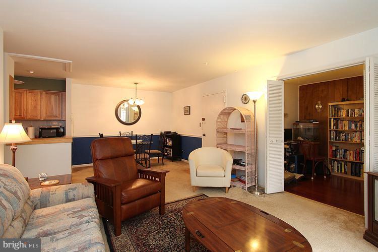 5905 Noblestown Road, Unit E Springfield, VA 22152 - Photo 23 of 26 Living Room