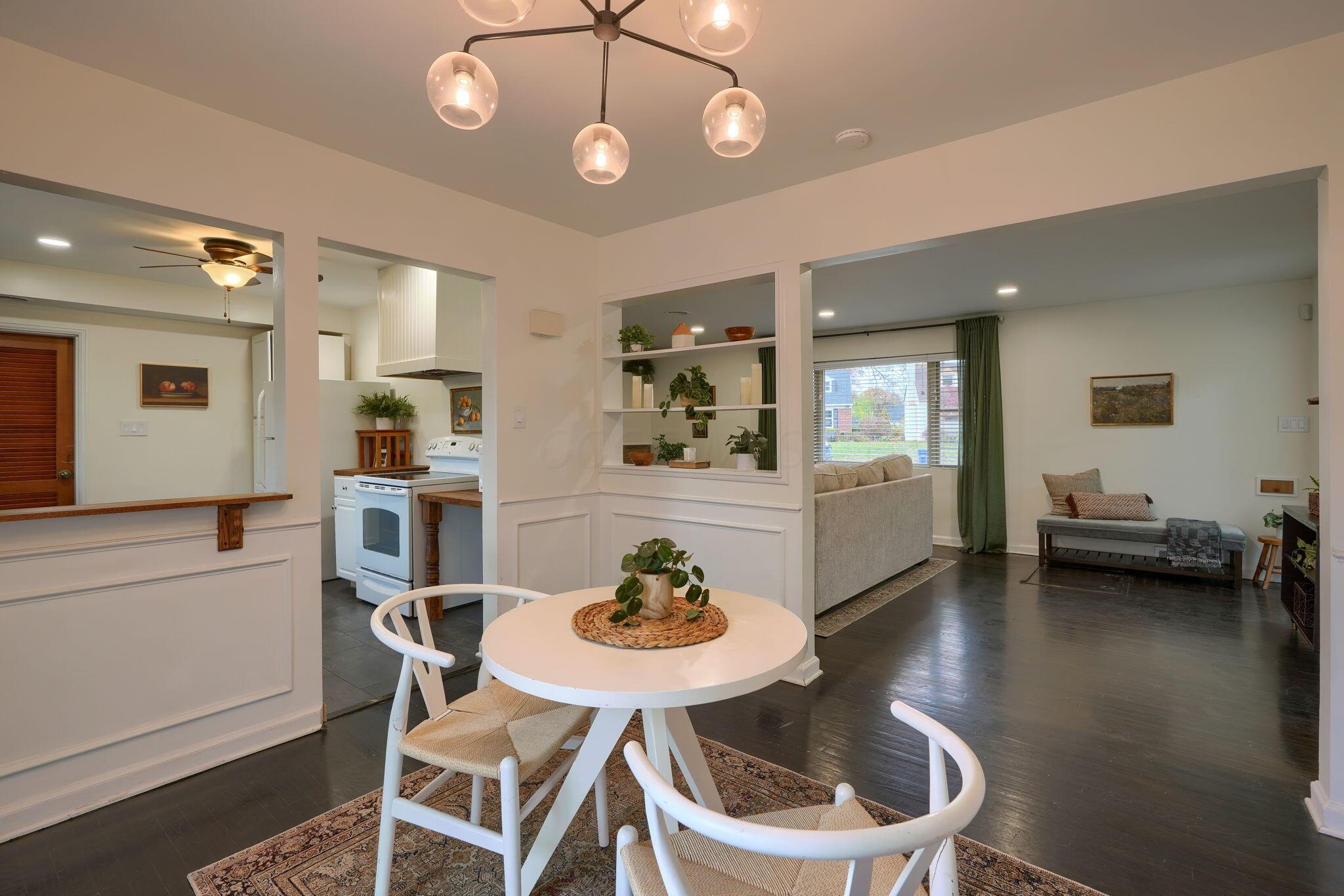 40 North Harding Road Columbus, OH 43209 - Photo 14 of 34 Dining Space
