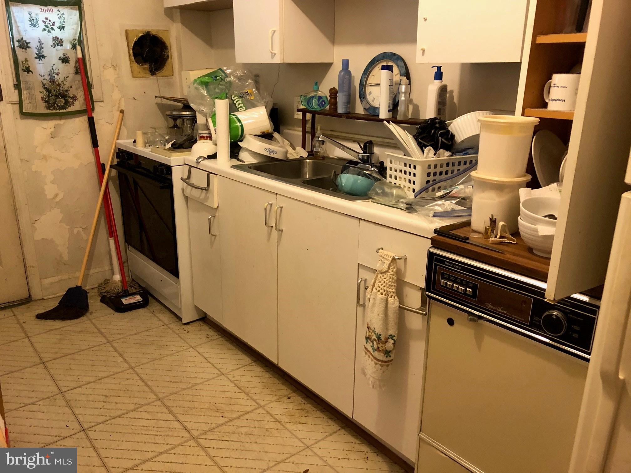 418 Scarsdale Road Baltimore, MD 21224 - Photo 7 of 8 Kitchen