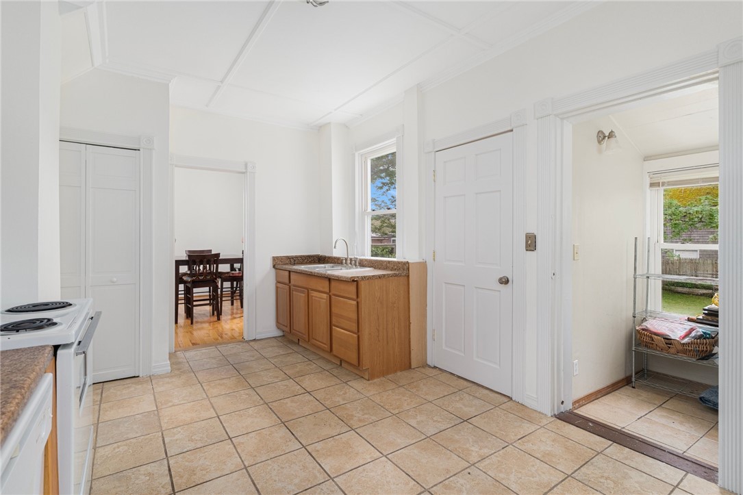 53 Warner Street Newport, RI 02840 - Photo 14 of 34