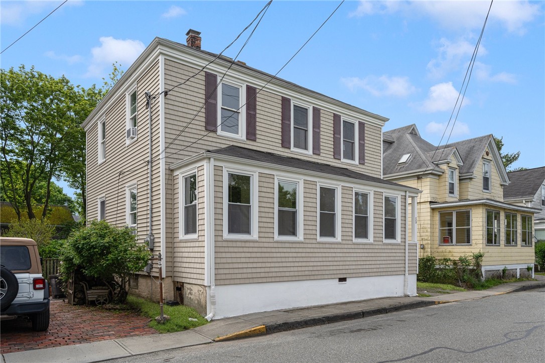 53 Warner Street Newport, RI 02840 - Photo 3 of 34