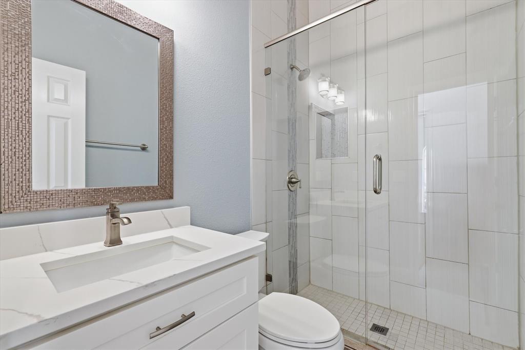 11313 Canoe Road Frisco, TX 75035 - Photo 33 of 40 Bathroom #2 has been updated!
