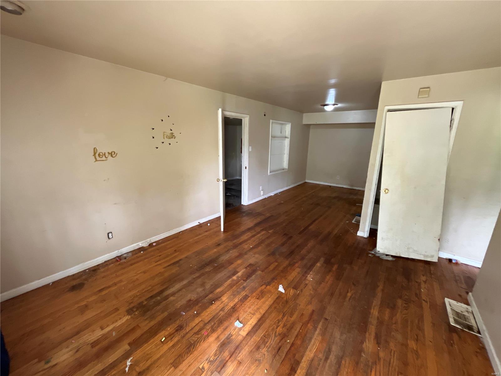 311 Estridge Road St. Louis, MO 63137 - Photo 7 of 19