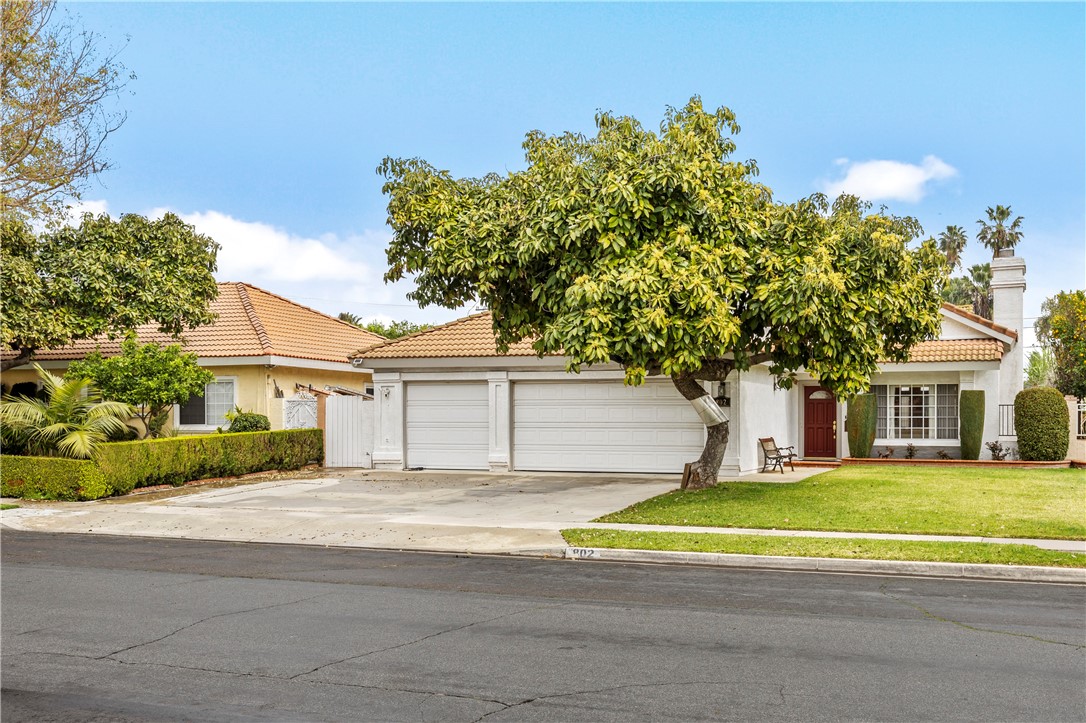 802 South Clementine St  