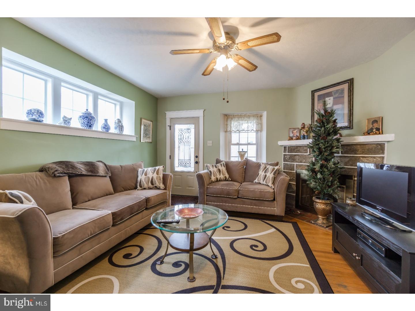 284 Ballymore Road Springfield, PA 19064 - Photo 7 of 19 Living Room