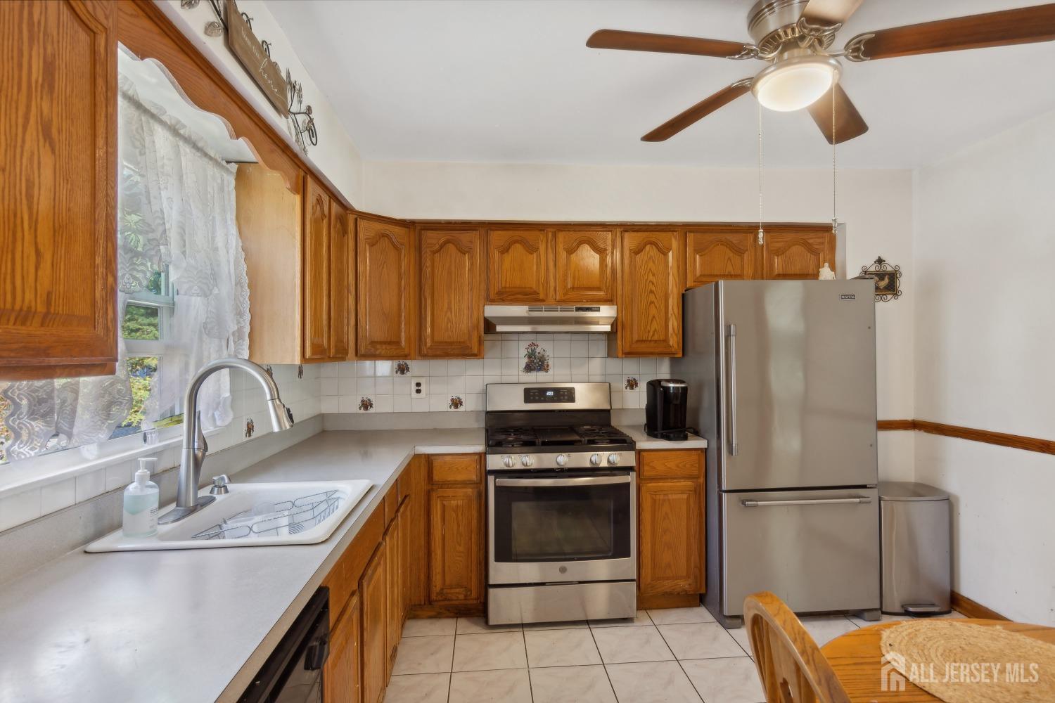 264 Conen Street Edison, NJ 08820 - Photo 8 of 18 Gallery Image 8