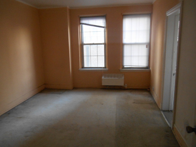 6101 North Sheridan Road, Unit 4C Chicago, IL 60660 - Photo 2 of 5 an empty room with windows