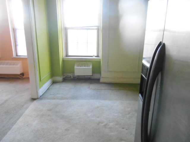 6101 North Sheridan Road, Unit 4C Chicago, IL 60660 - Photo 4 of 5 a view of a room with a window