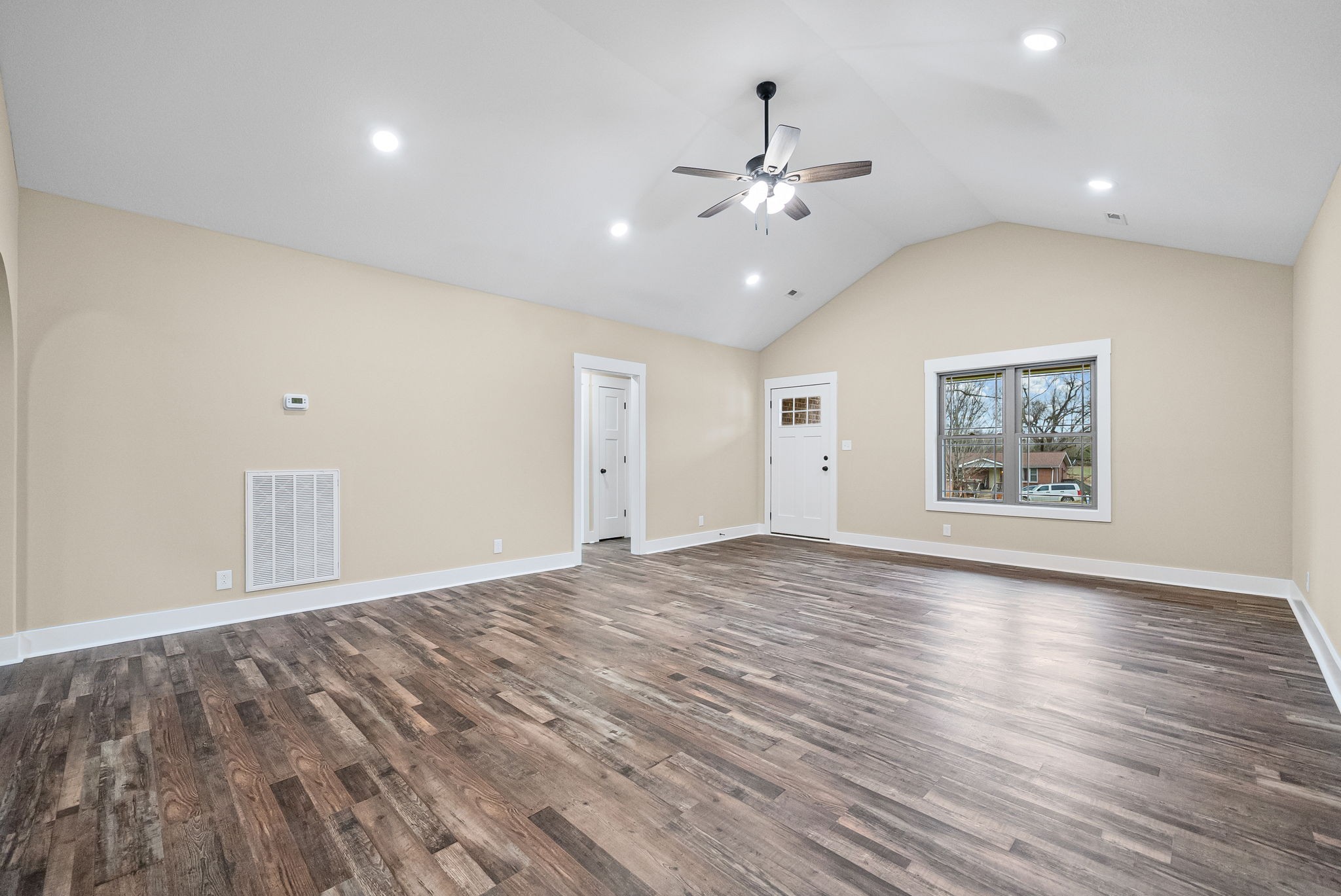 940 Palmyra Road Clarksville, TN 37040 - Photo 8 of 37 Gallery Image 8