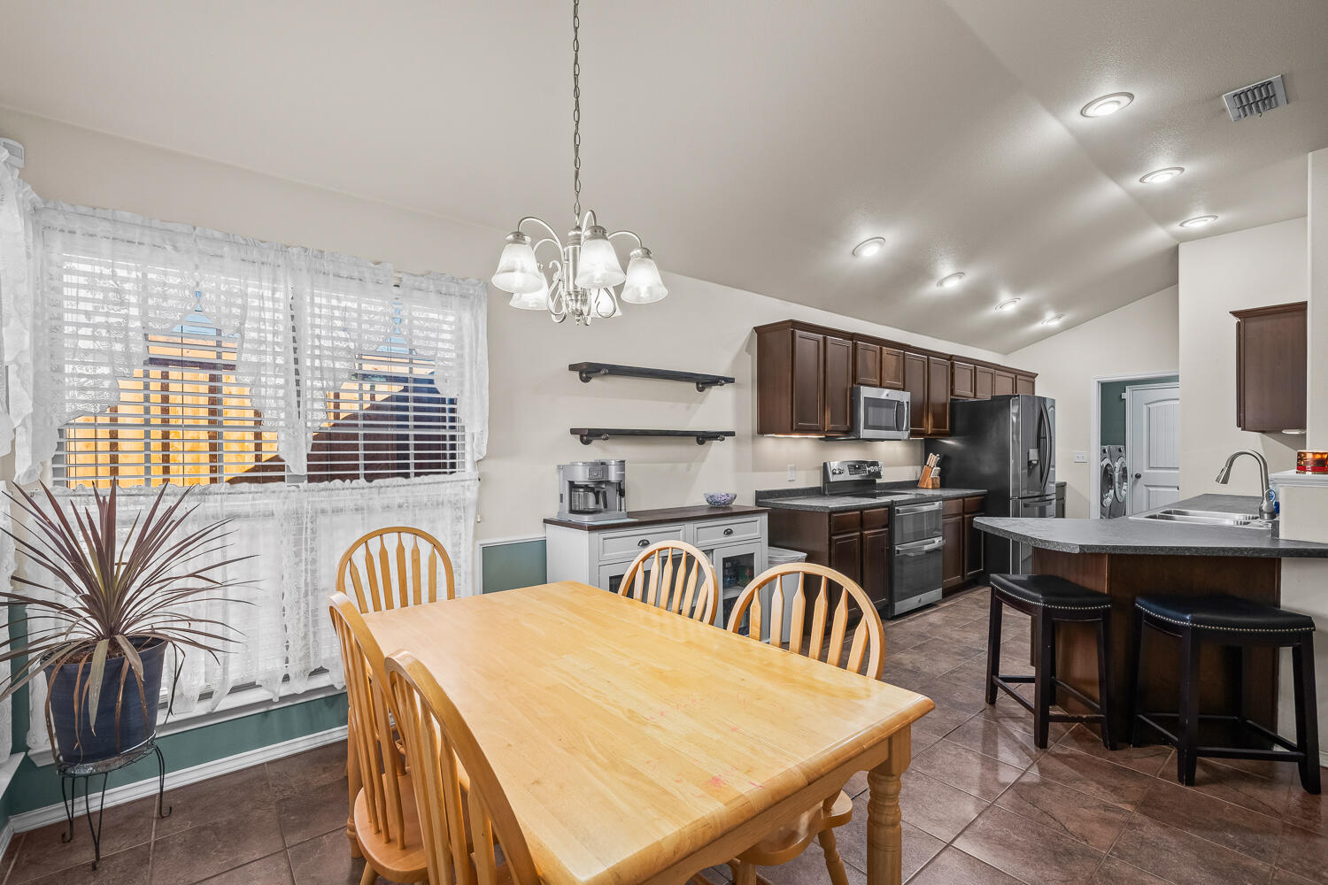 7022 94th Street Lubbock, TX 79424 - Photo 14 of 29 7022 94th St-16