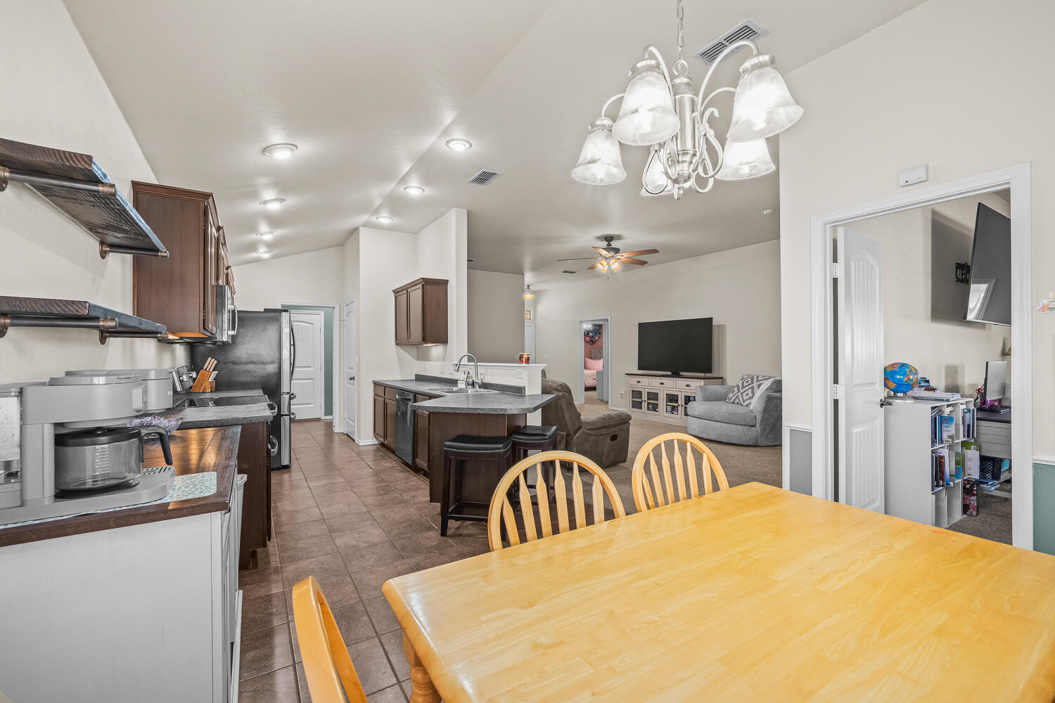 7022 94th Street Lubbock, TX 79424 - Photo 15 of 29 7022 94th St-17