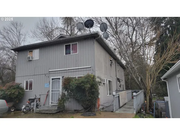 $250,000 | 318 Northeast Howland Street, Myrtle Creek, OR 97457