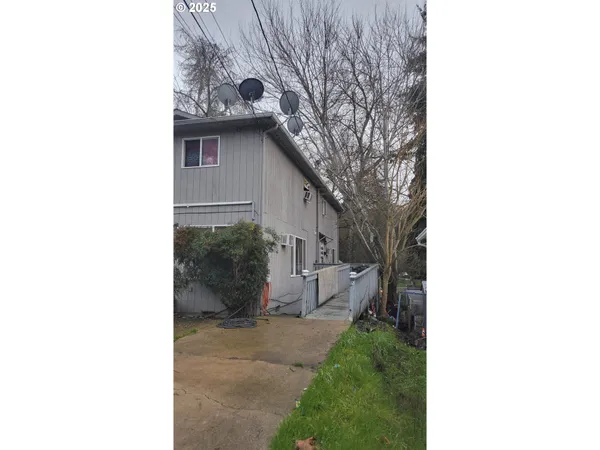 $250,000 | 318 Northeast Howland Street, Myrtle Creek, OR 97457