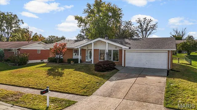$425,000 | 2838 Flintwood Drive, St. Louis, MO 63129
