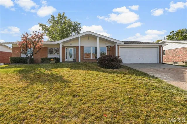 $425,000 | 2838 Flintwood Drive, St. Louis, MO 63129