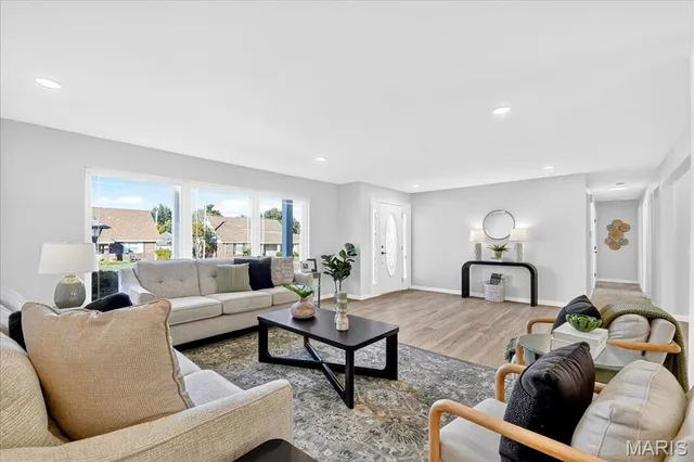 $425,000 | 2838 Flintwood Drive, St. Louis, MO 63129