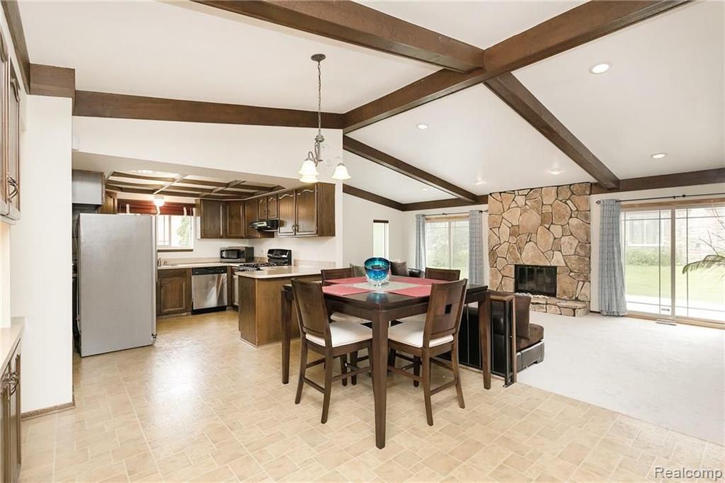 304 Coldiron Drive Rochester Hills, MI 48307 - Photo 5 of 31