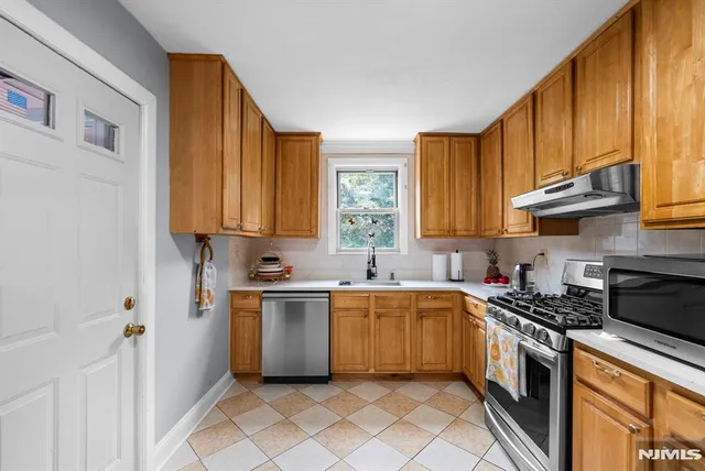 $749,000 | 1667 Ardsley Court, Teaneck, NJ 07666