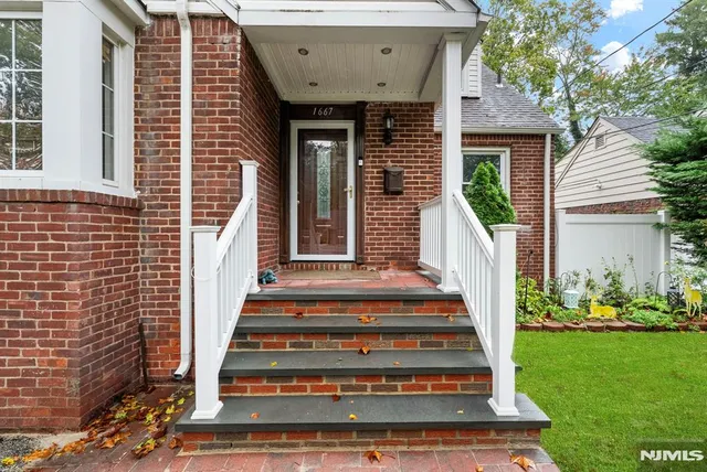 $749,000 | 1667 Ardsley Court, Teaneck, NJ 07666