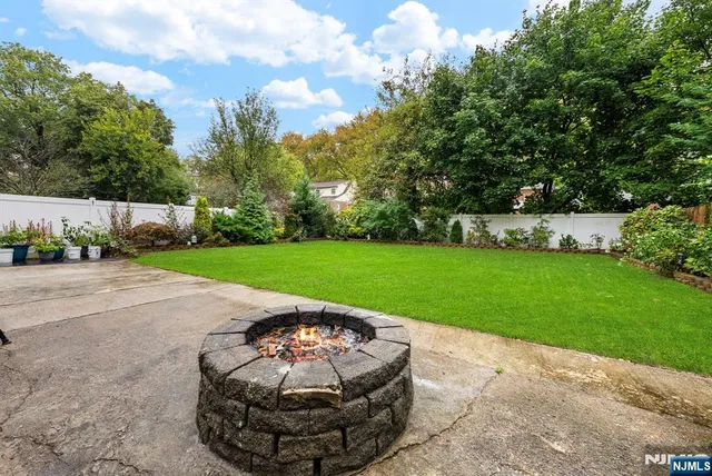 $749,000 | 1667 Ardsley Court, Teaneck, NJ 07666