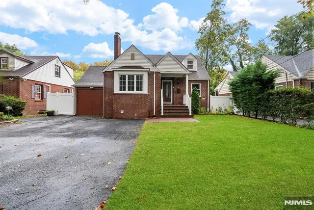 $749,000 | 1667 Ardsley Court, Teaneck, NJ 07666