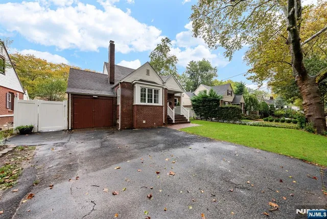 $749,000 | 1667 Ardsley Court, Teaneck, NJ 07666