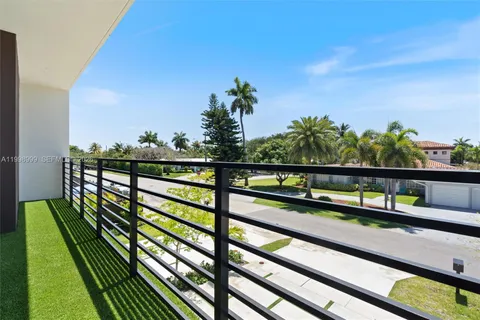 $1,800,000 | 2431 Northeast 18th Street, Fort Lauderdale, FL 33305