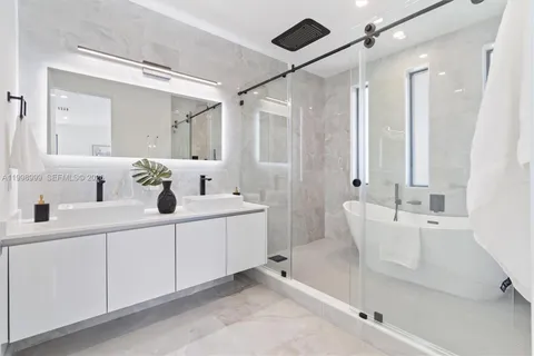 $1,800,000 | 2431 Northeast 18th Street, Fort Lauderdale, FL 33305