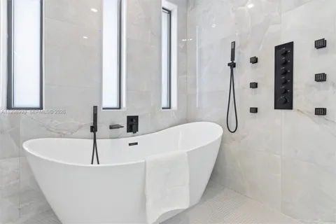 $1,800,000 | 2431 Northeast 18th Street, Fort Lauderdale, FL 33305